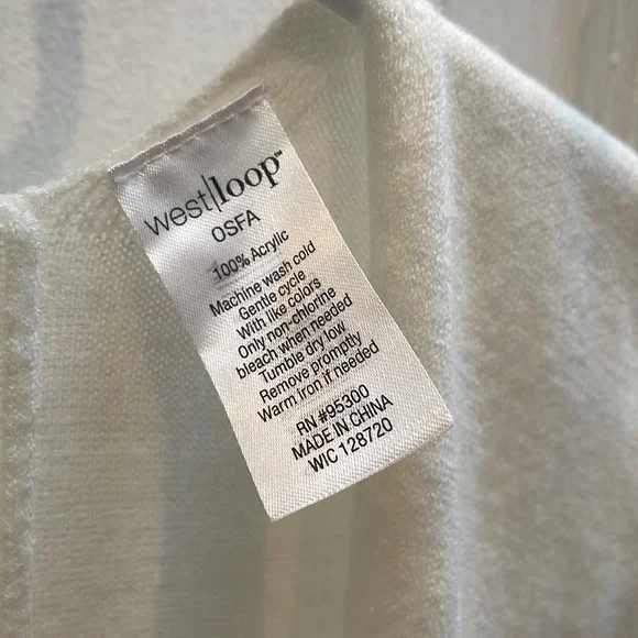 Gorgeous cream colored shawl or scarf - Picture 2 of 2